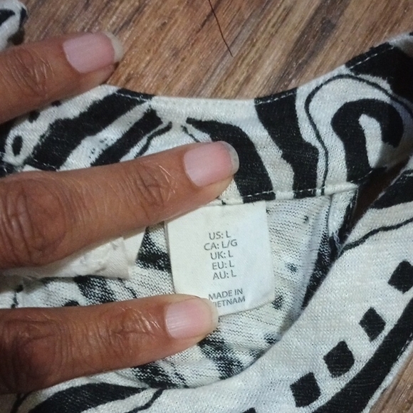 C&C California Black and White Abstract Tank Top - Picture 4 of 4